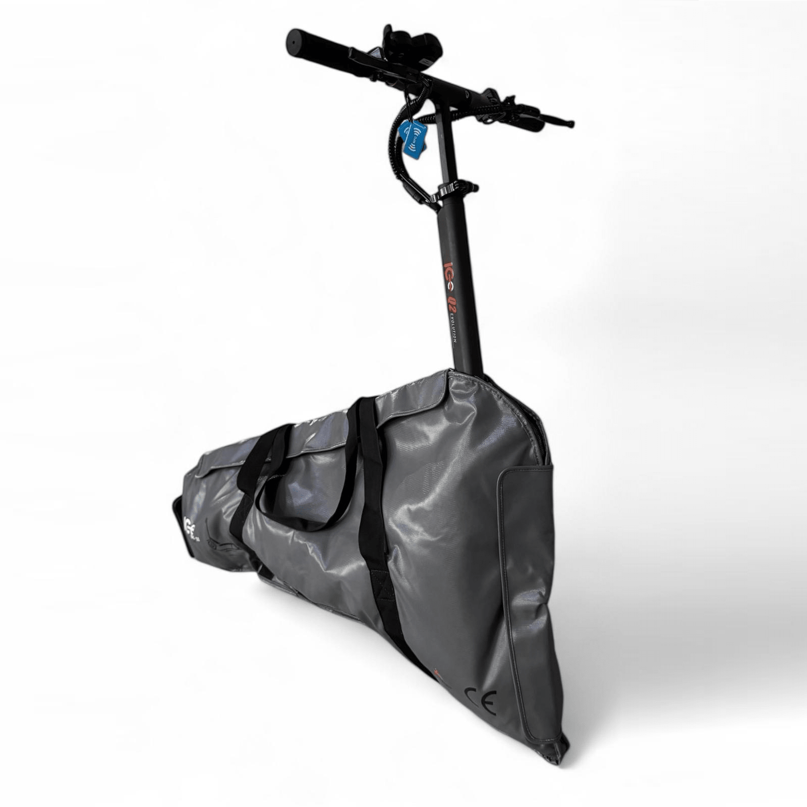 Bolsa ignífuga ICe BAG S3 transportando patinete eléctrico urbano